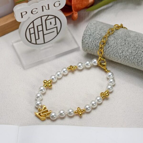 réplica,joyas,joyería,1:1,replica,fake,lujo,barato Pulsera de perlas de resina de latón de alta calidad con diseño de flor dorada LV (19ALI)