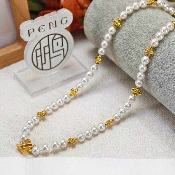 réplica,joyas,joyería,1:1,replica,fake,lujo,barato Collar de perlas de resina de latón de alta calidad con diseño de flor dorada LV (LW26W)