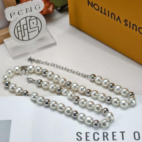 réplica,joyas,joyería,1:1,replica,fake,lujo,barato Collar de perlas LV nuevo, versión de mostrador, cadena de aleación con perlas naturales (1BLXH)