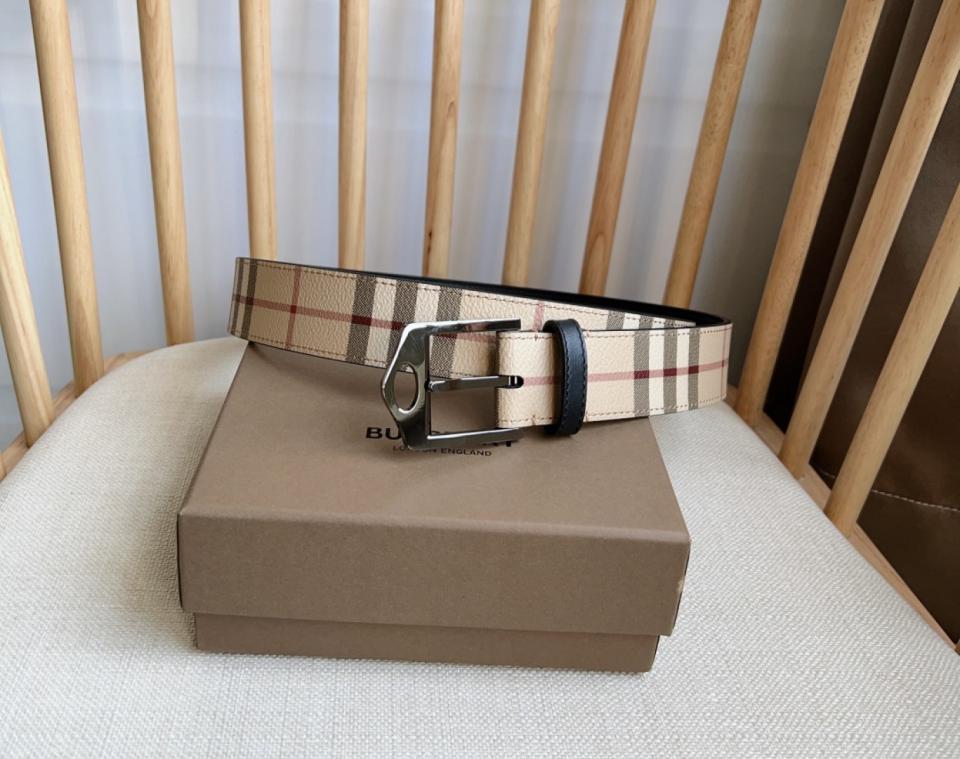 réplica,joyas,joyería,1:1,replica,fake,lujo,barato réplica,joyas,joyería,1:1,replica,fake,lujo,barato Nuevo reloj Burberry con sincronización de contador London Plaid con hebilla hueca, ancho de hebilla 3,5 cm (E3GPZ)