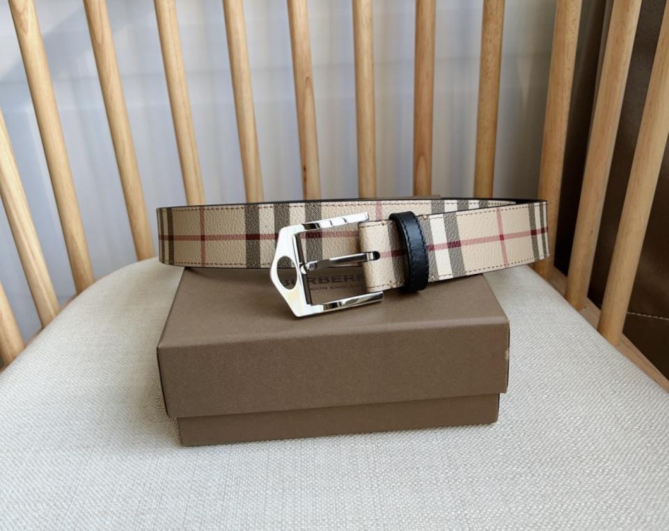 réplica,joyas,joyería,1:1,replica,fake,lujo,barato réplica,joyas,joyería,1:1,replica,fake,lujo,barato Nuevo reloj Burberry con sincronización de contador London Plaid con hebilla hueca, ancho de hebilla 3,5 cm (KVIEF)