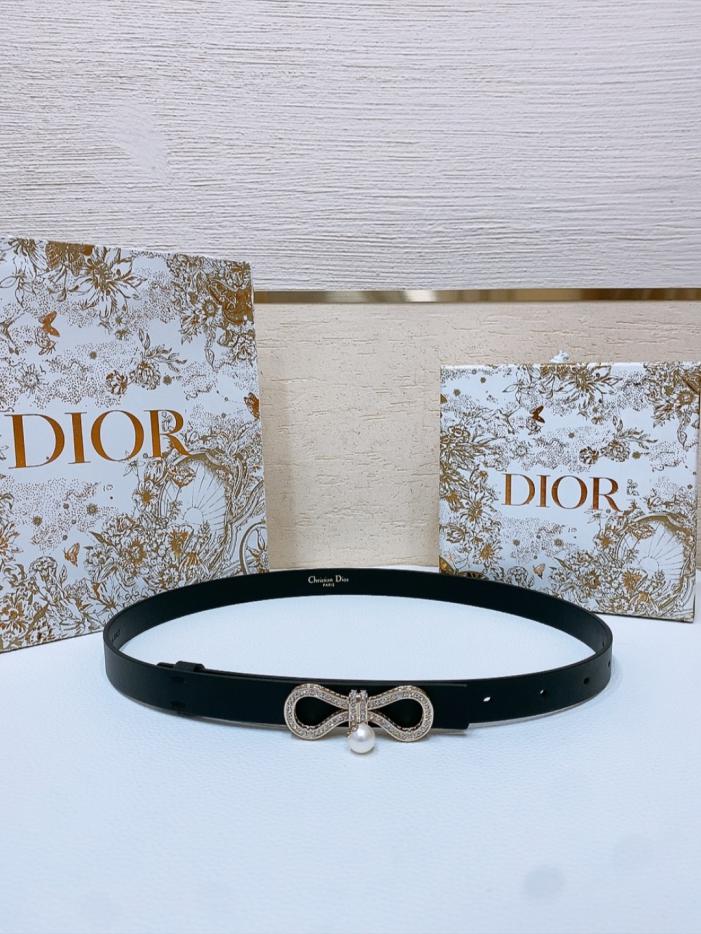 réplica,joyas,joyería,1:1,replica,fake,lujo,barato réplica,joyas,joyería,1:1,replica,fake,lujo,barato Cinturón Dior Le Nœud de Dior con hebilla de mariposa y diamantes de 18 mm (BMP2D)