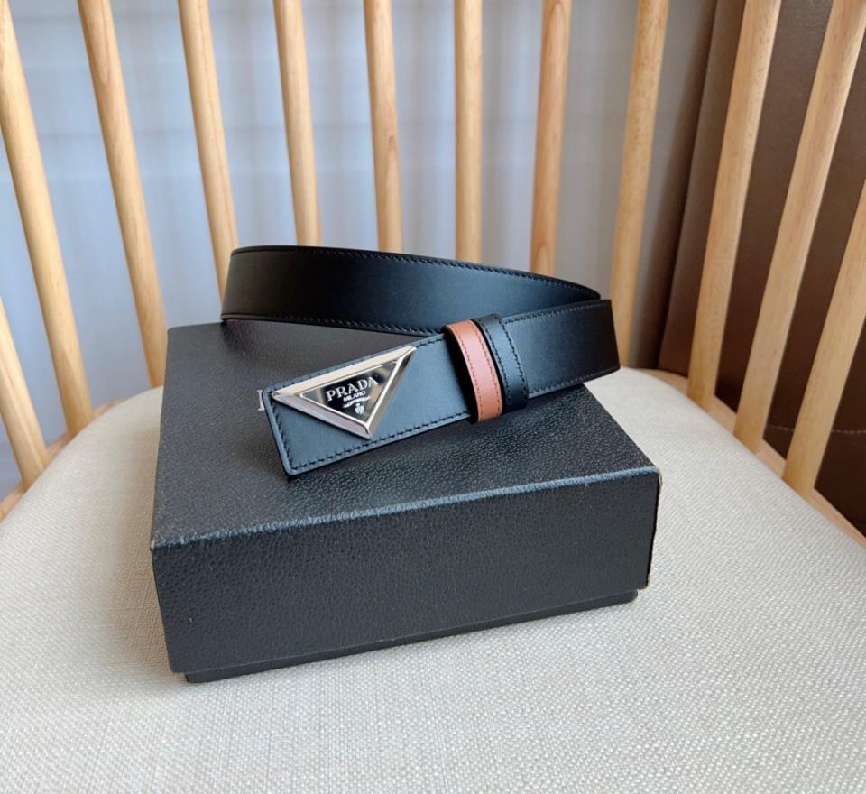 réplica,joyas,joyería,1:1,replica,fake,lujo,barato réplica,joyas,joyería,1:1,replica,fake,lujo,barato Cinturón de piel brillante de último modelo de PRADA (GO598)