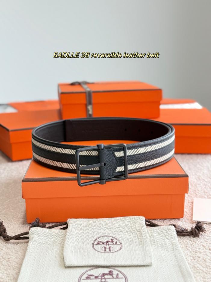 réplica,joyas,joyería,1:1,replica,fake,lujo,barato réplica,joyas,joyería,1:1,replica,fake,lujo,barato Cinturón reversible de piel SADLLE 38. Cinturón de doble cara de piel de becerro Epsom y lona H (82YK4).
