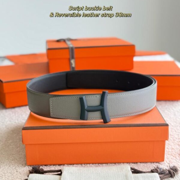 réplica,joyas,joyería,1:1,replica,fake,lujo,barato Cinturón para hombre SCRIPT de 38 mm con herrajes premium y cuero Epsom importado en negro y gris Cumulonimbus (D6D5I)