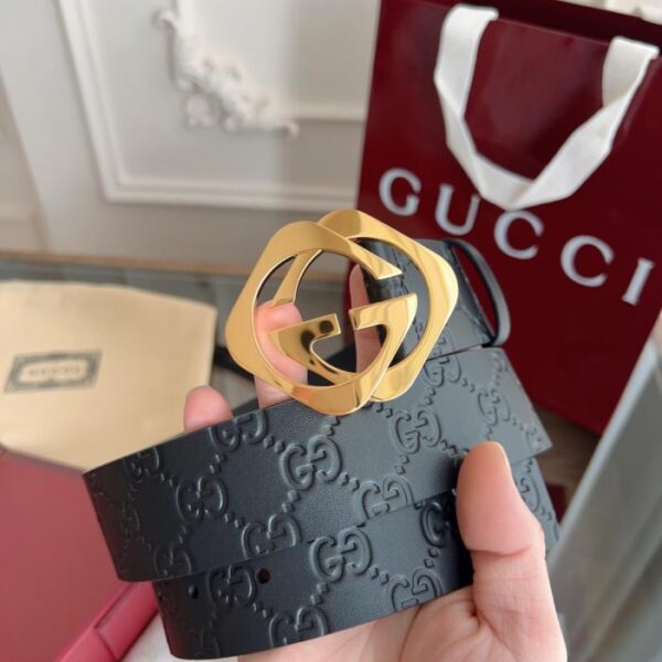 réplica,joyas,joyería,1:1,replica,fake,lujo,barato Etiqueta horizontal con el nuevo logotipo GUCCI Classic de piel repujada, ancho de 40 mm (GKIN8)