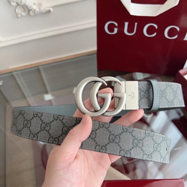 réplica,joyas,joyería,1:1,replica,fake,lujo,barato Gucci 627055 UULBN – Monograma de PVC Supreme gris oscuro con textura de piel de cerdo, base gris cemento, ancho de 3,7 cm (IU17V)