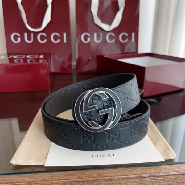réplica,joyas,joyería,1:1,replica,fake,lujo,barato Cinturón nuevo para hombre con hebilla Gucci Doble G, sincronización de contrapunto, 4 cm de ancho, piel de becerro importada de doble cara repujada en dos colores disponible, exquisita hebilla de acero Doble G bañada al vacío, estilo moderno y versátil (8WT3Z)