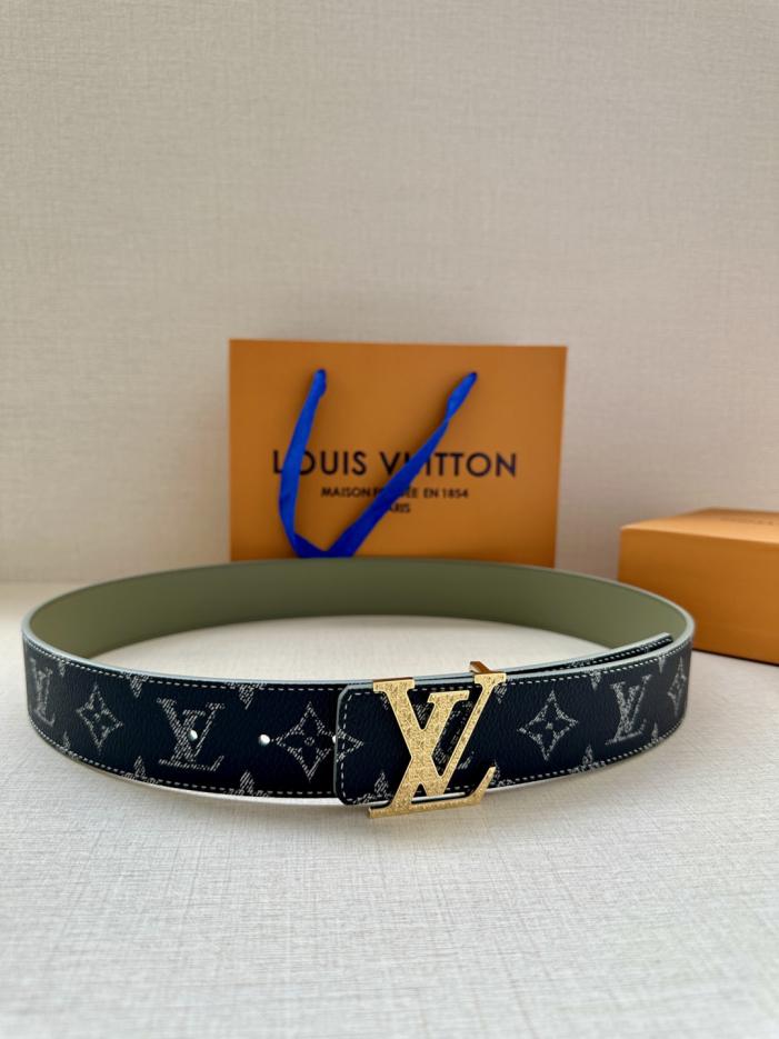 réplica,joyas,joyería,1:1,replica,fake,lujo,barato réplica,joyas,joyería,1:1,replica,fake,lujo,barato Cinturón reversible LV Initiales, ancho 4.0 (T8NYL)
