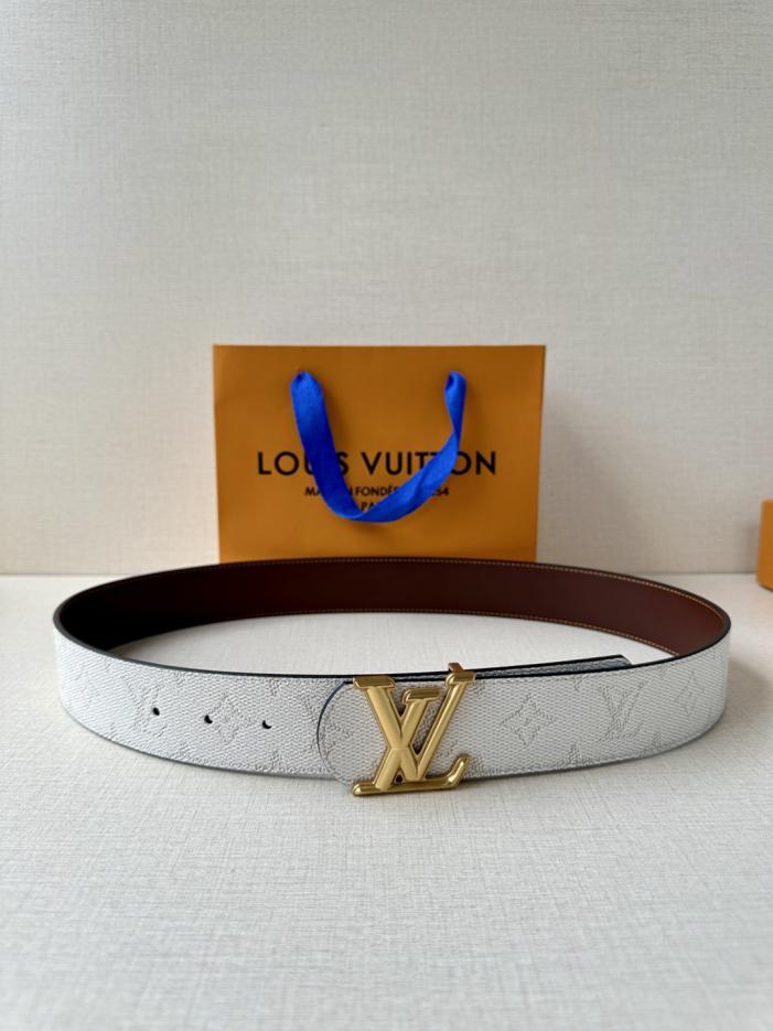 réplica,joyas,joyería,1:1,replica,fake,lujo,barato réplica,joyas,joyería,1:1,replica,fake,lujo,barato Cinturón reversible LV Dimension Monogram Heritage de 4.0 de ancho (921 CV)