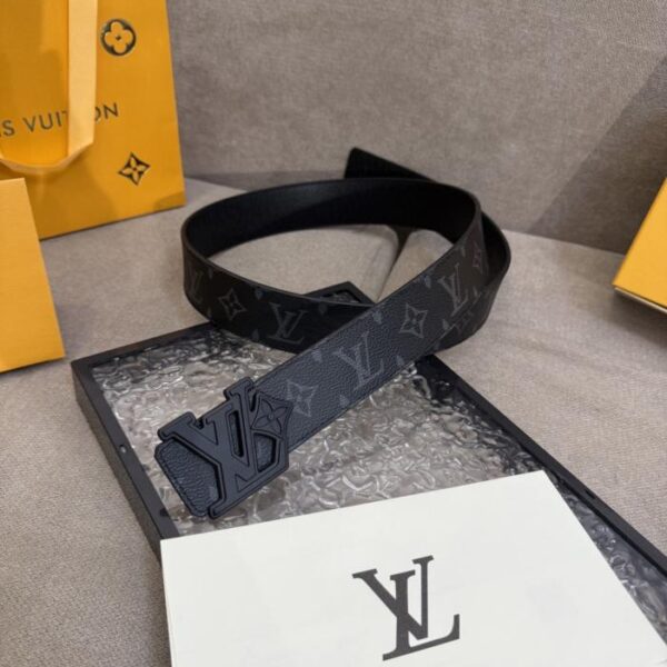 réplica,joyas,joyería,1:1,replica,fake,lujo,barato Cinturón reversible LV Dimension 4.0 con letras LV en relieve en cuero y flores Monogram (39JWW)