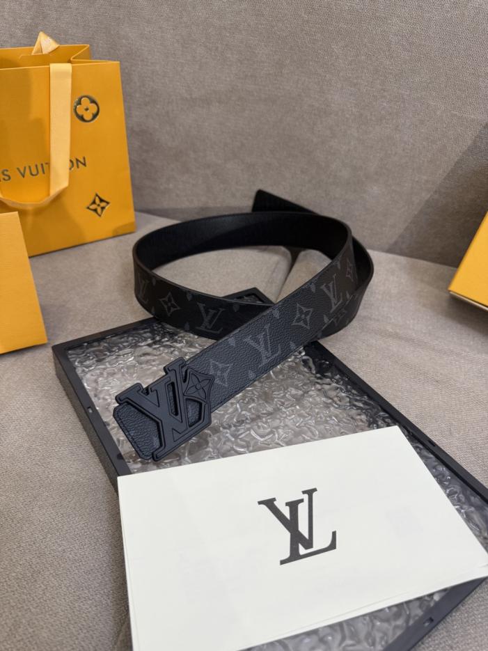 réplica,joyas,joyería,1:1,replica,fake,lujo,barato réplica,joyas,joyería,1:1,replica,fake,lujo,barato Cinturón reversible LV Dimension 4.0 con letras LV en relieve en cuero y flores Monogram (39JWW)