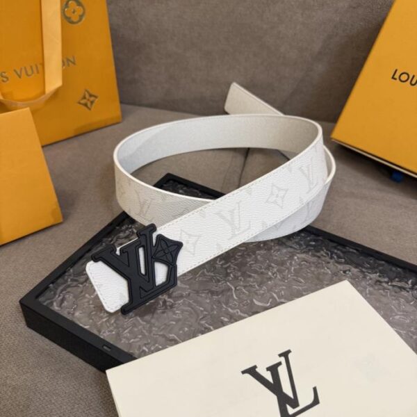 réplica,joyas,joyería,1:1,replica,fake,lujo,barato Cinturón reversible LV Dimension 4.0 con letras LV en relieve en cuero y flores Monogram (6QBQ7)