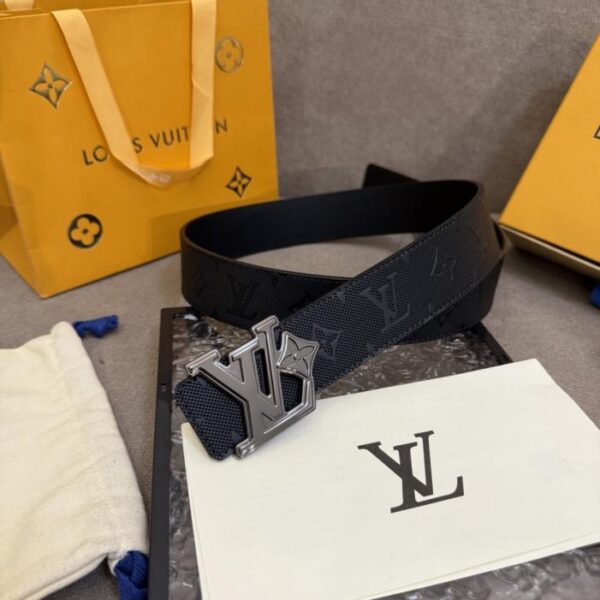réplica,joyas,joyería,1:1,replica,fake,lujo,barato Cinturón reversible LV Dimension 4.0 de piel con letras LV en relieve y monograma floral (H7NPW)