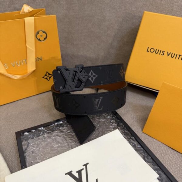 réplica,joyas,joyería,1:1,replica,fake,lujo,barato Cinturón reversible LV Dimension 4.0 con iniciales LV grabadas en cuero y monograma floral (IZROS)