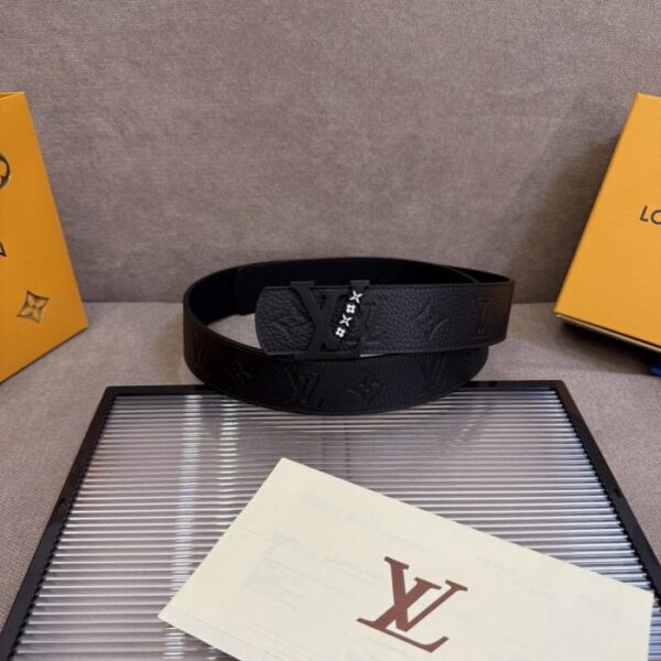 réplica,joyas,joyería,1:1,replica,fake,lujo,barato Cinturón reversible LV Dimension 4.0 de piel con letras LV en relieve y monograma floral (D6J6M)