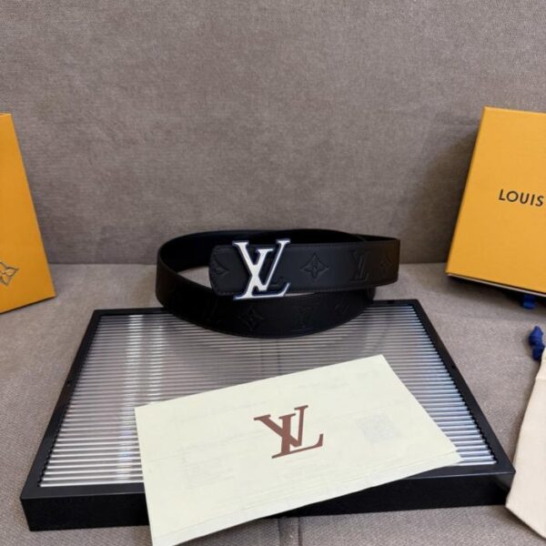 réplica,joyas,joyería,1:1,replica,fake,lujo,barato Cinturón reversible LV Dimension 4.0 con iniciales LV grabadas en cuero y monograma floral (YIVSE)