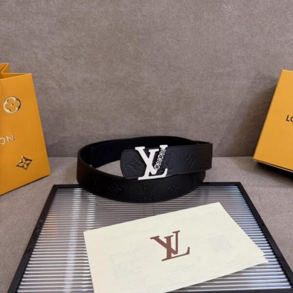 réplica,joyas,joyería,1:1,replica,fake,lujo,barato Cinturón reversible LV Dimension 4.0 de piel con letras LV en relieve y monograma floral (7W2JY)