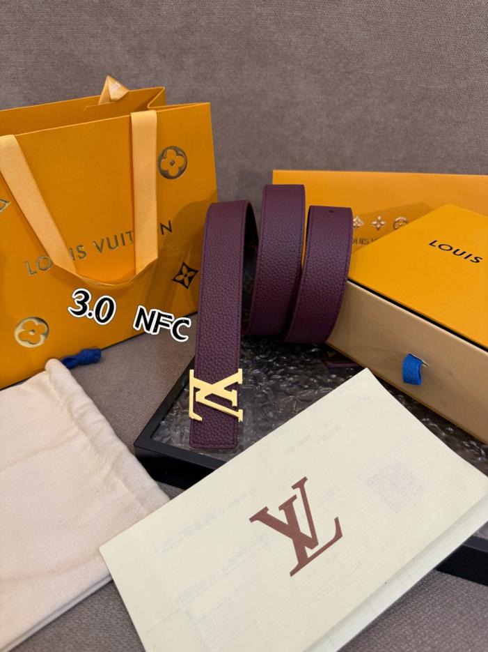 réplica,joyas,joyería,1:1,replica,fake,lujo,barato réplica,joyas,joyería,1:1,replica,fake,lujo,barato Cinturón reversible LV Iniciales 3.0cm (615HJ)
