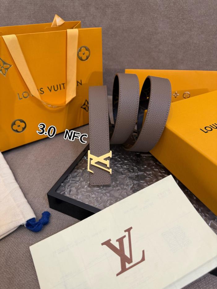 réplica,joyas,joyería,1:1,replica,fake,lujo,barato réplica,joyas,joyería,1:1,replica,fake,lujo,barato Cinturón reversible LV Iniciales 3.0cm (SQGG3)
