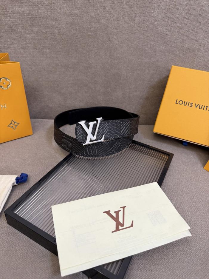 réplica,joyas,joyería,1:1,replica,fake,lujo,barato réplica,joyas,joyería,1:1,replica,fake,lujo,barato Microcinturón de doble cara LV Dimension (0YZJH)