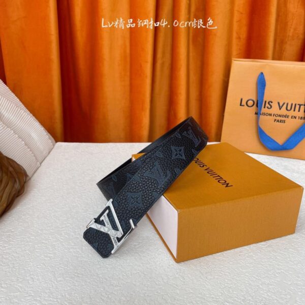 réplica,joyas,joyería,1:1,replica,fake,lujo,barato Louis Vuitton: Calidad clásica y original. Un lado tiene un estampado de lichi en relieve y el otro una base lisa. Hebilla original de acero de primera calidad, ancho 4,0 cm (U709X).