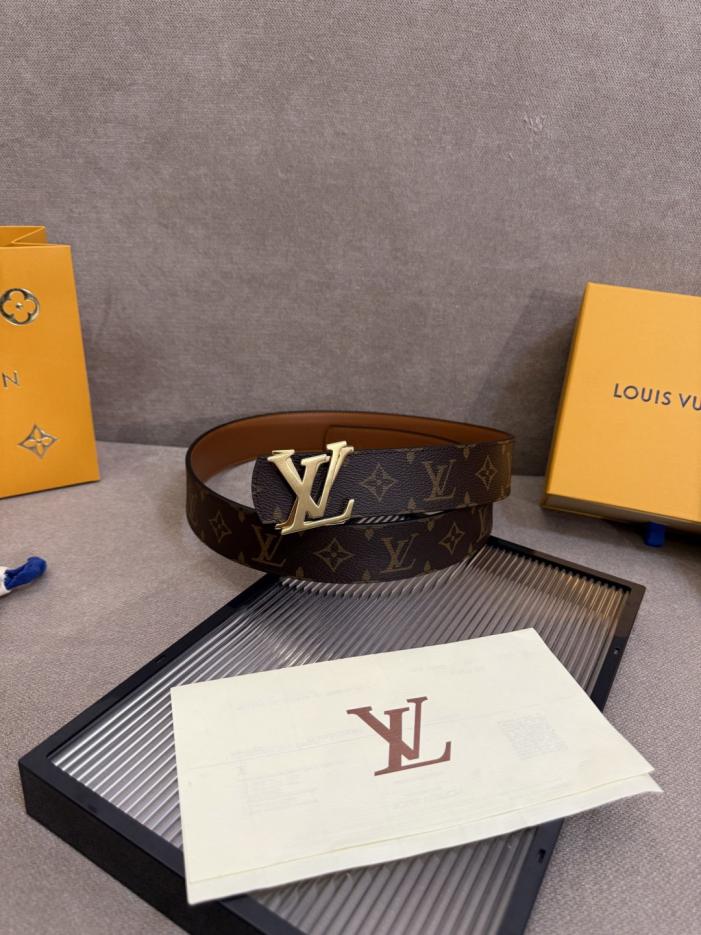 réplica,joyas,joyería,1:1,replica,fake,lujo,barato réplica,joyas,joyería,1:1,replica,fake,lujo,barato Correa reversible LV Dimension (KEG1T)