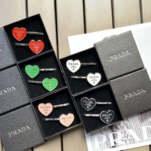 réplica,joyas,joyería,1:1,replica,fake,lujo,barato Pinza para el pelo de metal con logo de Prada en forma de corazón (Y3FQV)