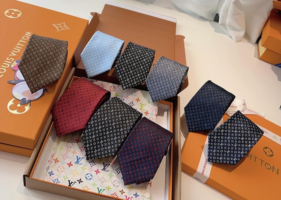 réplica,joyas,joyería,1:1,replica,fake,lujo,barato réplica,joyas,joyería,1:1,replica,fake,lujo,barato Corbata clásica Louis Vuitton con monograma (RAV34)