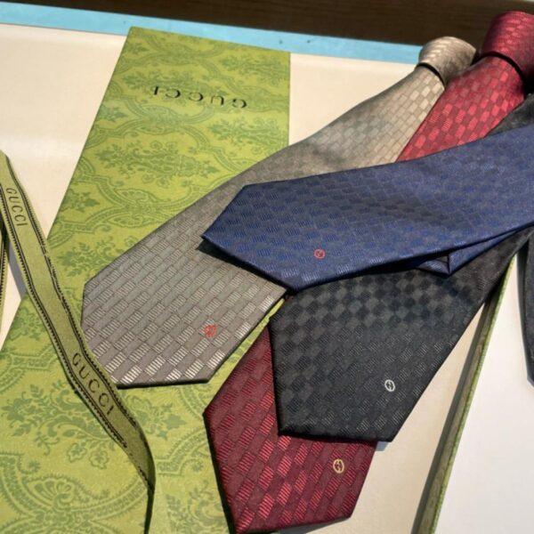 réplica,joyas,joyería,1:1,replica,fake,lujo,barato Corbata para hombre Gucci New Counter [Corbata con estampado del logotipo GG] (V0IDW)