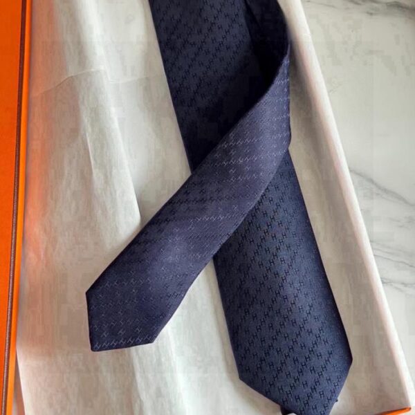 réplica,joyas,joyería,1:1,replica,fake,lujo,barato Corbata Hermès para hombre, nueva serie de cuadros con diamantes H, 100 % sarga de seda, hecha a mano y personalizada (2FYDC)