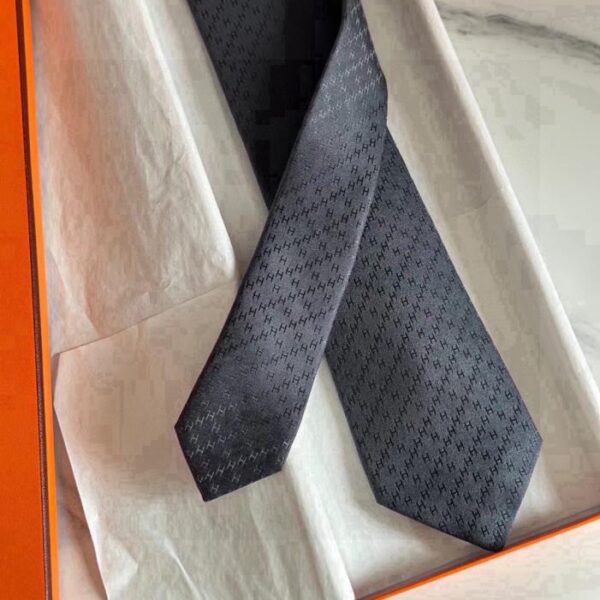 réplica,joyas,joyería,1:1,replica,fake,lujo,barato Corbata Hermès para hombre, nueva serie de cuadros con diamantes H, 100 % sarga de seda, hecha a mano y personalizada (WLJKF)