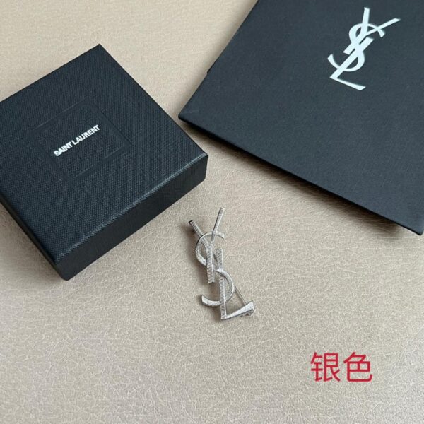 réplica,joyas,joyería,1:1,replica,fake,lujo,barato Broche con letra de Yves Saint Laurent (EPAUM)