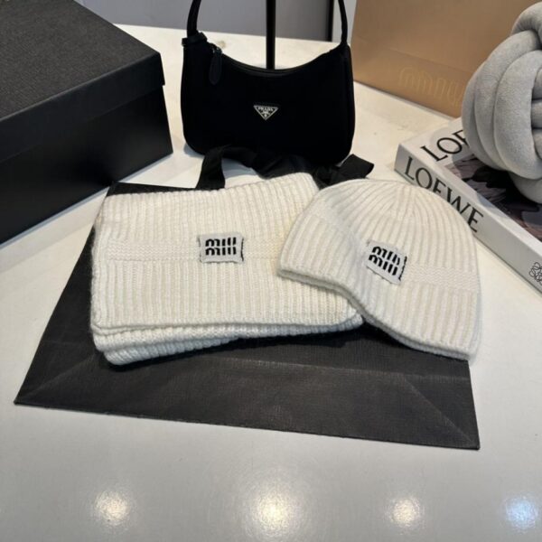 réplica,joyas,joyería,1:1,replica,fake,lujo,barato Conjunto de dos piezas de gorro y bufanda de punto MIUMIU, muy popular en el mostrador (MRFYK)