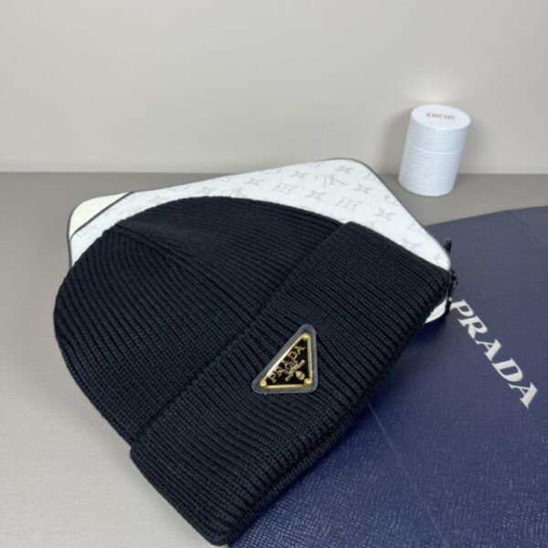 réplica,joyas,joyería,1:1,replica,fake,lujo,barato Sombrero clásico de Prada con logotipo triangular (GRVJ5)