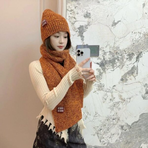 réplica,joyas,joyería,1:1,replica,fake,lujo,barato Conjunto clásico de gorro y bufanda (FJF61) en el sitio web oficial de MIUMIU