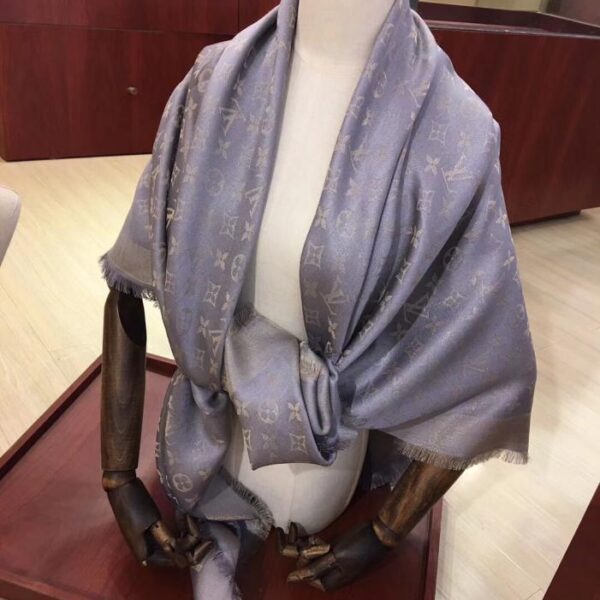 réplica,joyas,joyería,1:1,replica,fake,lujo,barato Bufanda cuadrada Louis Vuitton con monograma clásico dorado y plateado LV en gris y dorado (QCR3H)