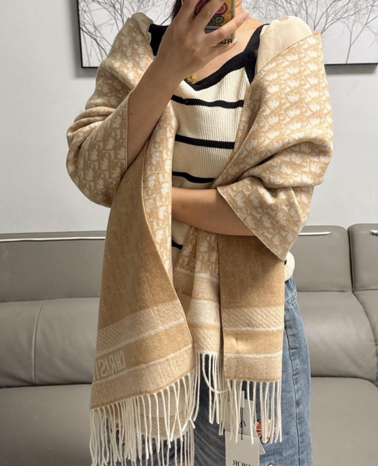 réplica,joyas,joyería,1:1,replica,fake,lujo,barato réplica,joyas,joyería,1:1,replica,fake,lujo,barato Bufanda Dior de corte alto con estampado de letras oblicuas y borlas de doble cara (K089N)