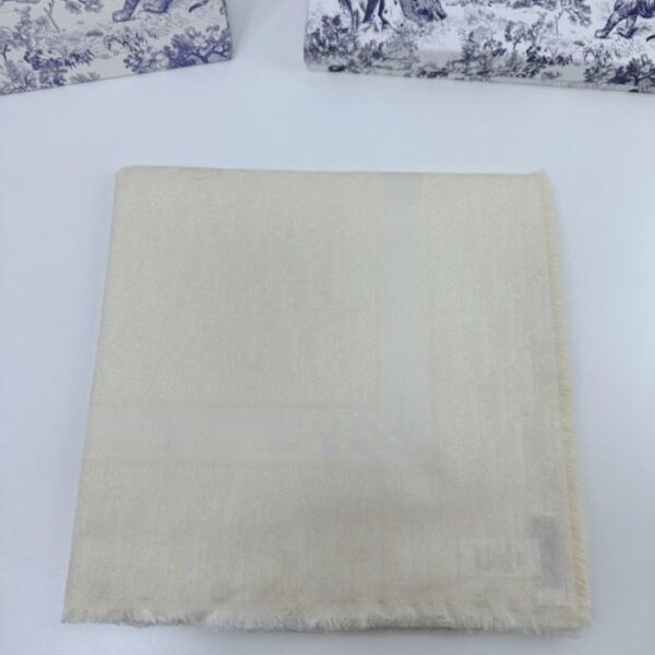 réplica,joyas,joyería,1:1,replica,fake,lujo,barato El último producto de Dior: un práctico y elegante pañuelo cuadrado de seda, lana e hilo metalizado (DEZE3)