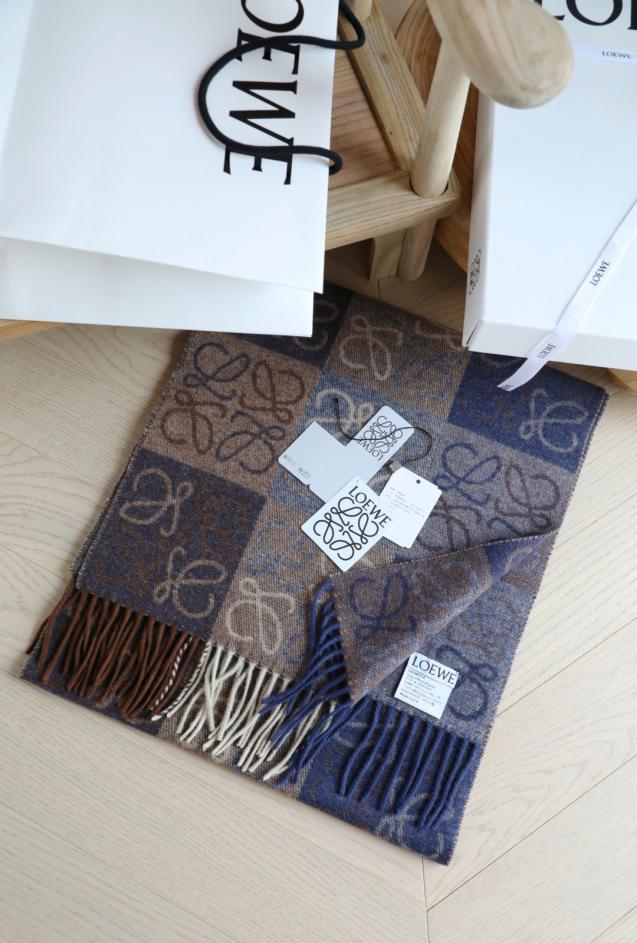 réplica,joyas,joyería,1:1,replica,fake,lujo,barato réplica,joyas,joyería,1:1,replica,fake,lujo,barato Bufanda unisex de jacquard con cuadros de Loewe (70L5D)