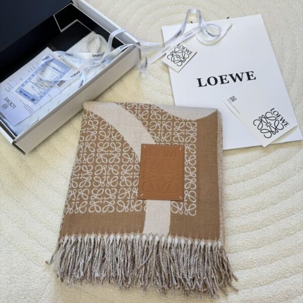 réplica,joyas,joyería,1:1,replica,fake,lujo,barato Chal manta de lana jacquard bicolor de Loewe, color caqui, verde leche, té y camel (8AJ93)