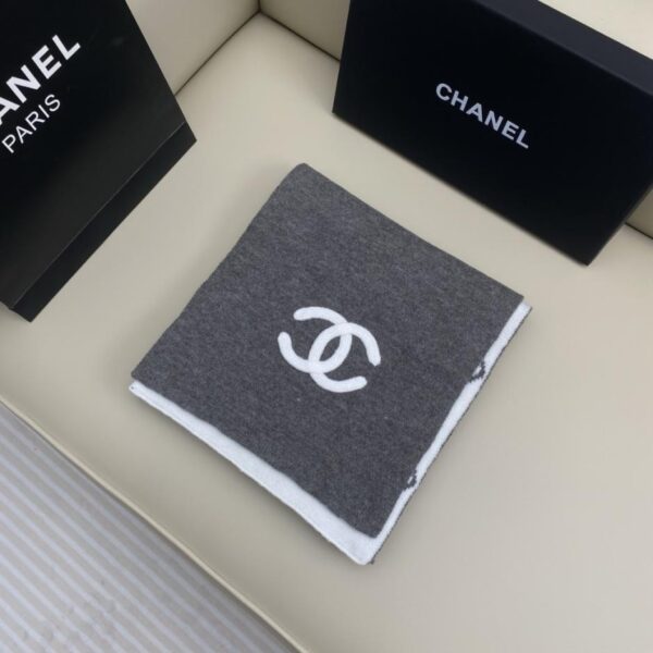 réplica,joyas,joyería,1:1,replica,fake,lujo,barato Bufanda de punto de cachemira CHANEL «Doble C tridimensional» con diseño clásico de rombos en ambos lados y diferentes colores (HB3X7)