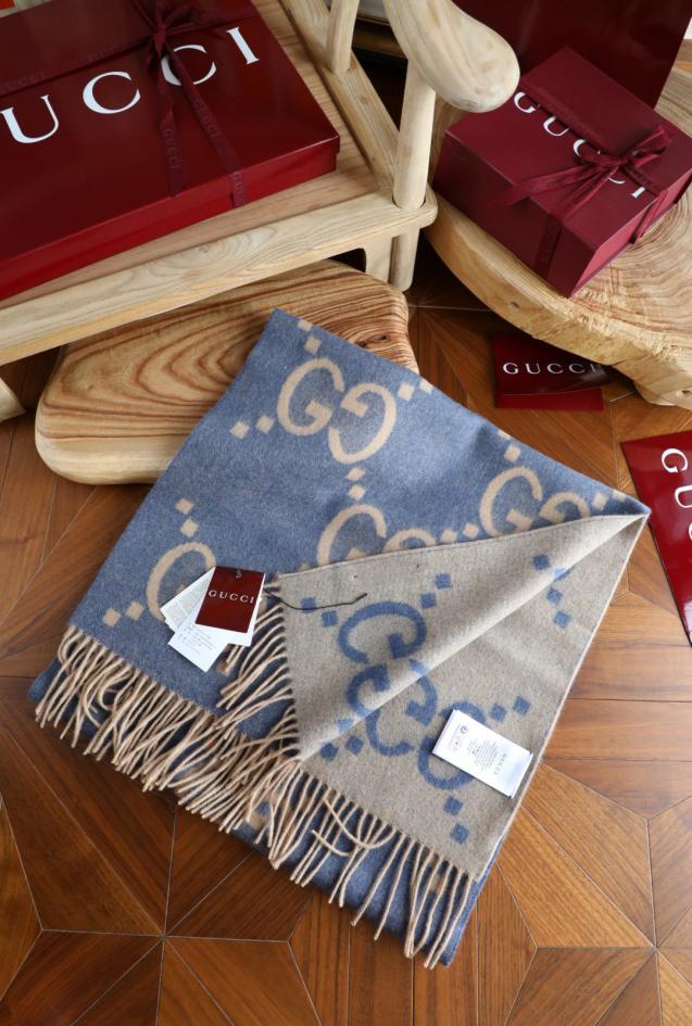 réplica,joyas,joyería,1:1,replica,fake,lujo,barato réplica,joyas,joyería,1:1,replica,fake,lujo,barato Bufanda clásica de Gucci con doble G y borlas de jacquard de doble cara (ENW45)