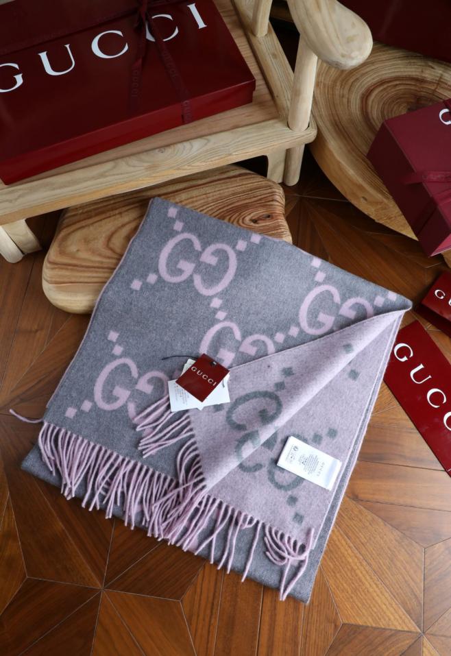 réplica,joyas,joyería,1:1,replica,fake,lujo,barato réplica,joyas,joyería,1:1,replica,fake,lujo,barato Bufanda clásica de Gucci con doble G grande y borlas de jacquard de doble cara (J4VS5)