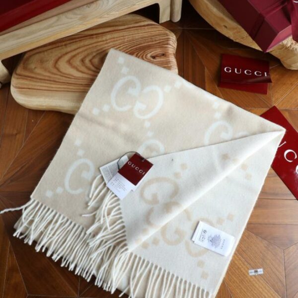 réplica,joyas,joyería,1:1,replica,fake,lujo,barato Bufanda clásica de Gucci con doble G grande y borlas de jacquard de doble cara (P900W)