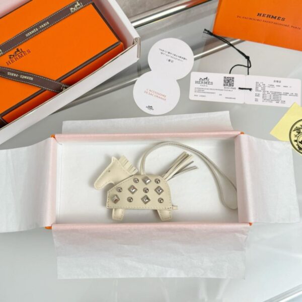 réplica,joyas,joyería,1:1,replica,fake,lujo,barato Nuevo llavero con colgante de bolso de poni HERMES Rodeo Robeo Coeur, cosido a mano (U2OC3)