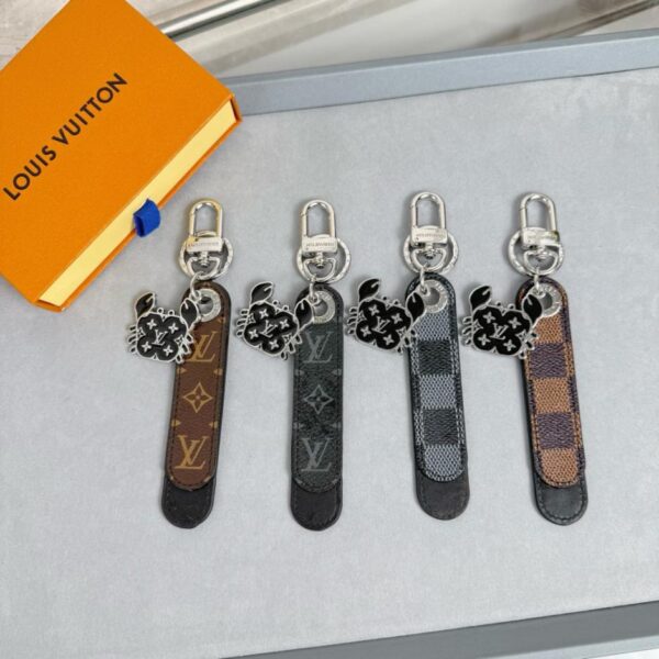 réplica,joyas,joyería,1:1,replica,fake,lujo,barato MO2558 Embalaje LV Llavero de cuero con colgante de cangrejo, accesorios para bolsos (J7BJH)