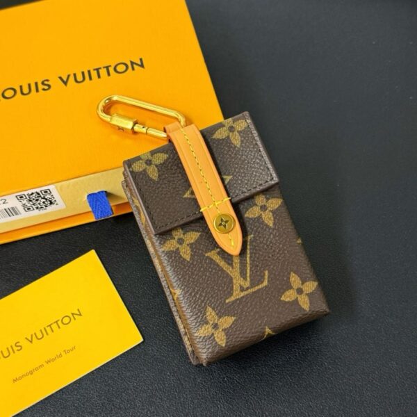 réplica,joyas,joyería,1:1,replica,fake,lujo,barato Recién llegado ️Colgante de pitillera vintage Louis Vuitton ️Puede contener auriculares, monedas, llaves del auto, cigarrillos y otros artículos pequeños (X0LMU)