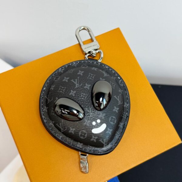 réplica,joyas,joyería,1:1,replica,fake,lujo,barato Nuevo colgante para bolso Louis Vuitton con forma de alienígena M02429 en tres colores (70C5Y)