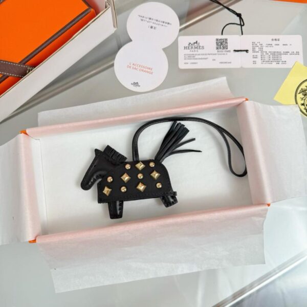 réplica,joyas,joyería,1:1,replica,fake,lujo,barato Llavero con colgante de bolso de poni Rodeo Robeo Coeur de HERMES, cosido a mano (YJ6IY)